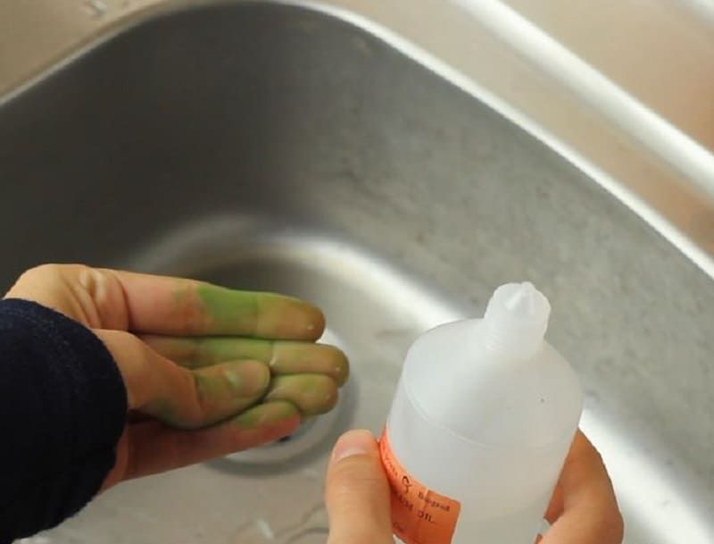 how to get hair dye off hands